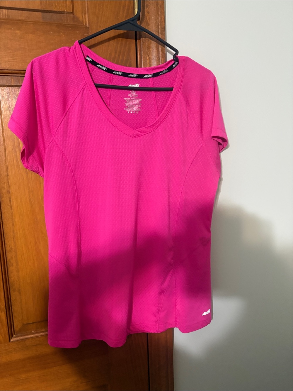 Women’s Bright Pink V-Neck Performance Tee XL by Avia. NWOT. Short sleeve nice